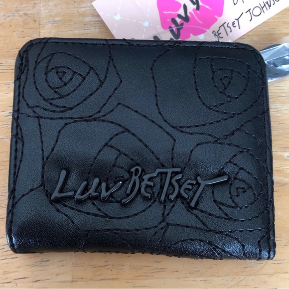 Betsey Johnson Luv Betsey Snap Card Wallet Black Tonal Stitched Rose Pattern NWT - Picture 1 of 16